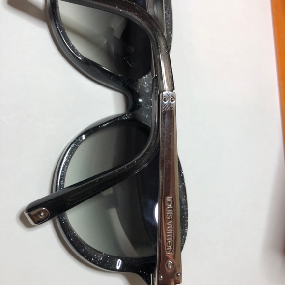 Authentic Louis Vuitton Sunglasses - Picture 4 of 9
